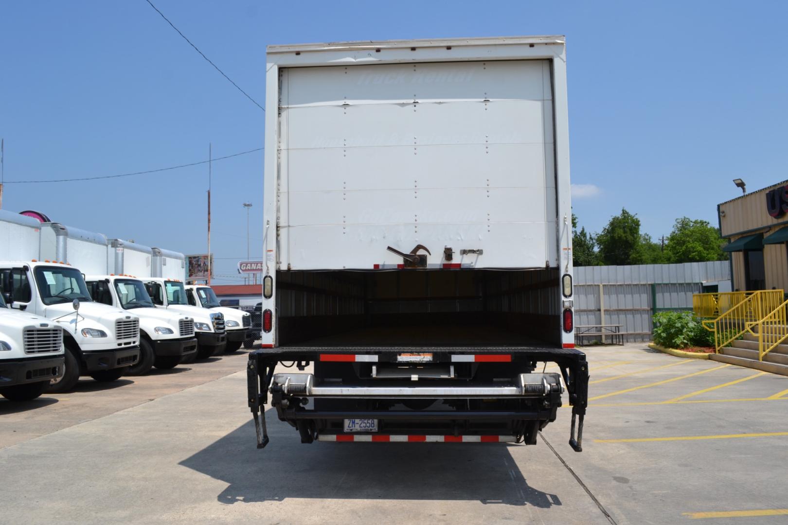 2017 WHITE /BLACK FREIGHTLINER M2-106 with an CUMMINS ISB 6.7L 220HP engine, ALLISON 2200RDS AUTOMATIC transmission, located at 9172 North Fwy, Houston, TX, 77037, (713) 910-6868, 29.887470, -95.411903 - Photo#5